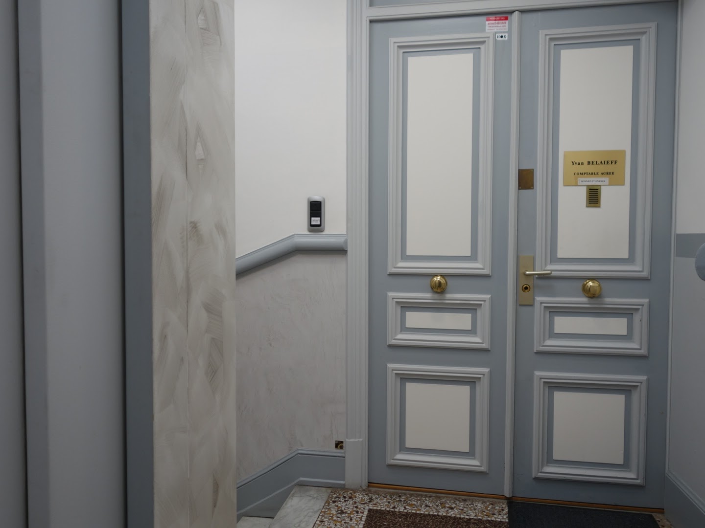 Entrée du cabinet Yvan Belaieff à Monaco